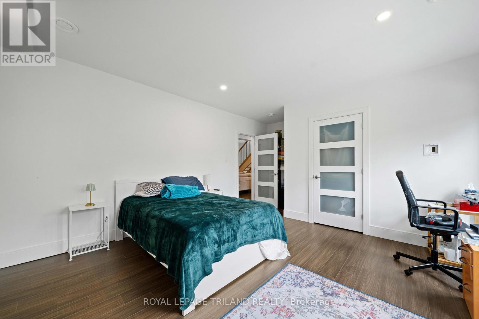 #3 130 WINDSOR CRESCENT - 22