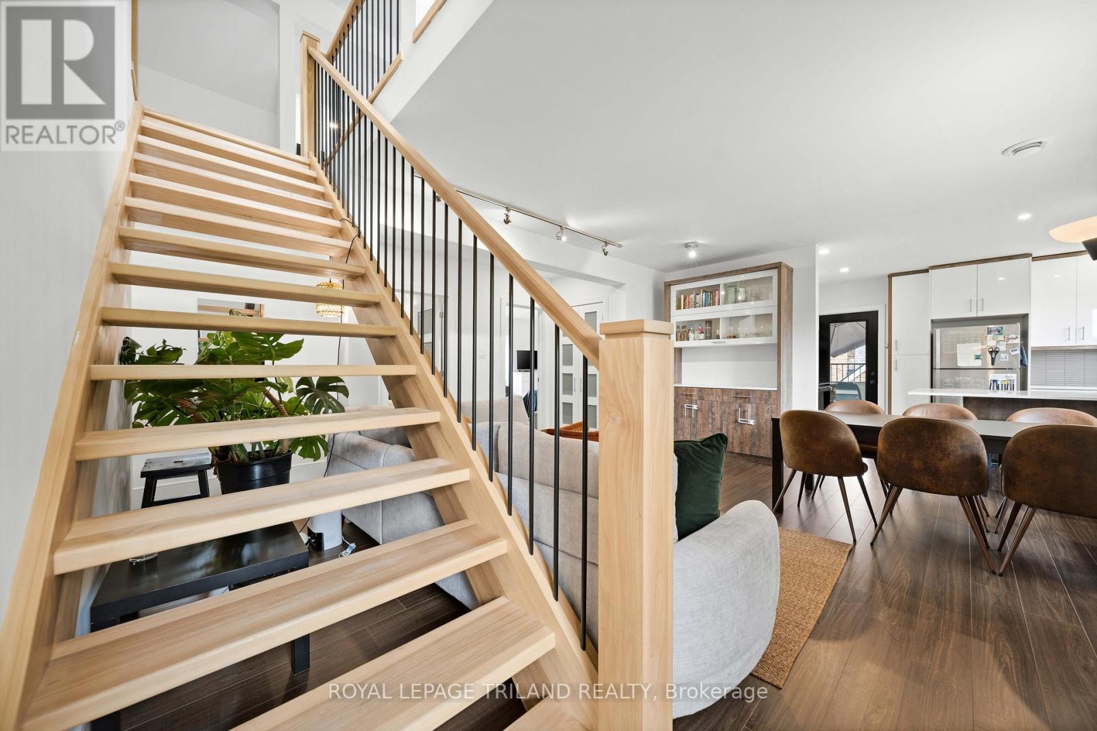 #3 130 WINDSOR CRESCENT - 24