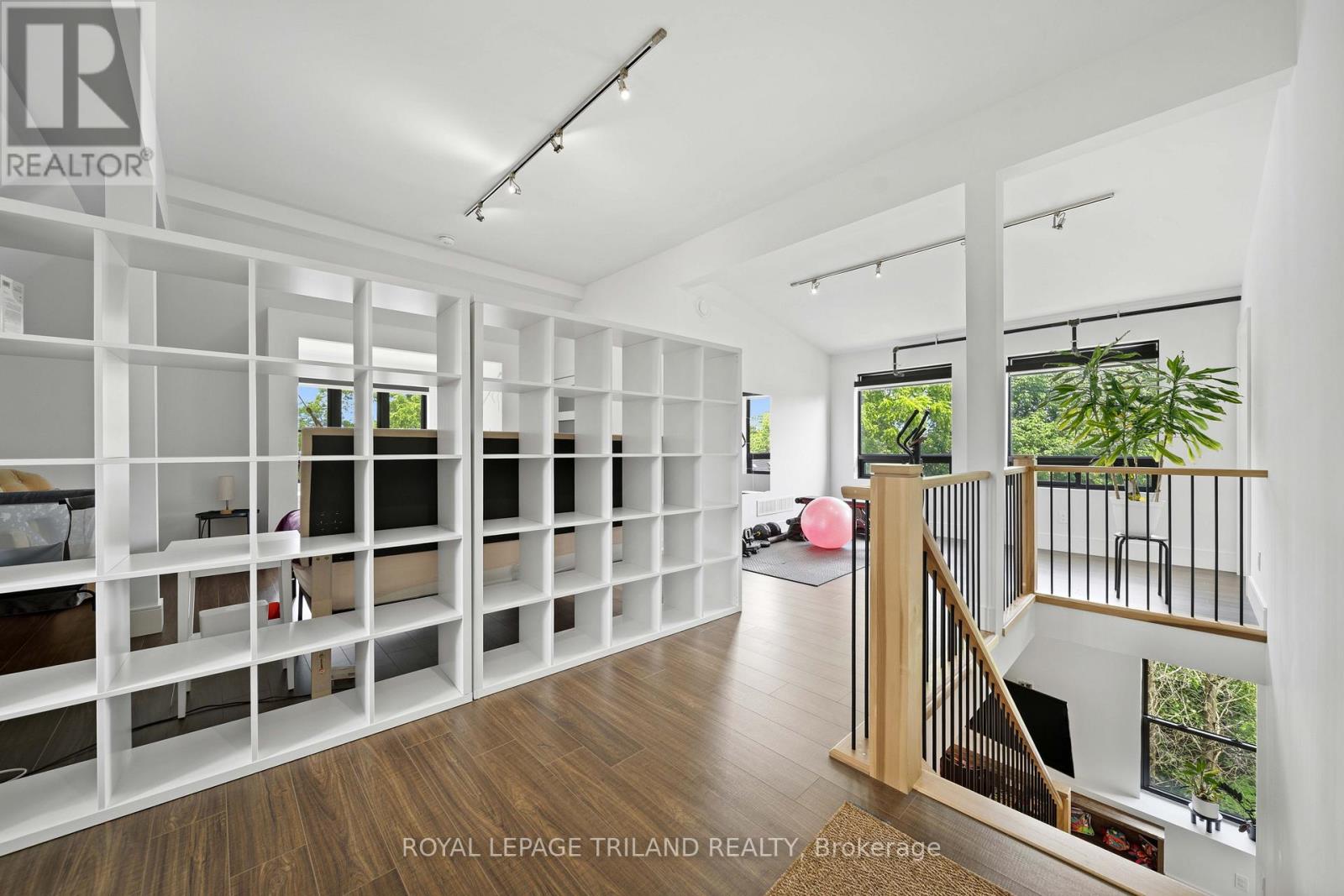 #3 130 WINDSOR CRESCENT - 26