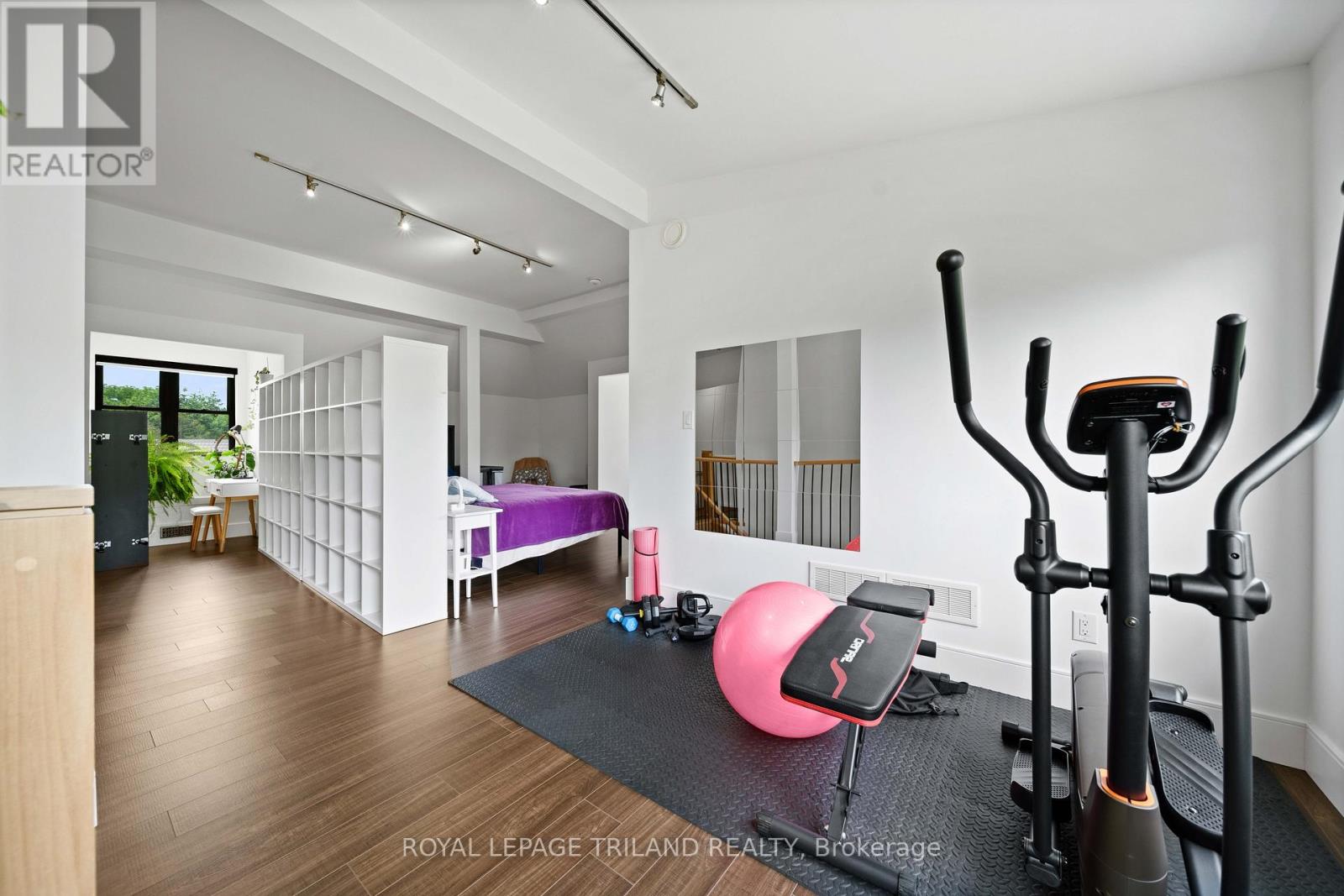 #3 130 WINDSOR CRESCENT - 28