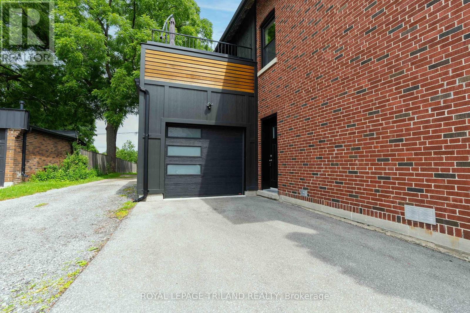 #3 130 WINDSOR CRESCENT - 37