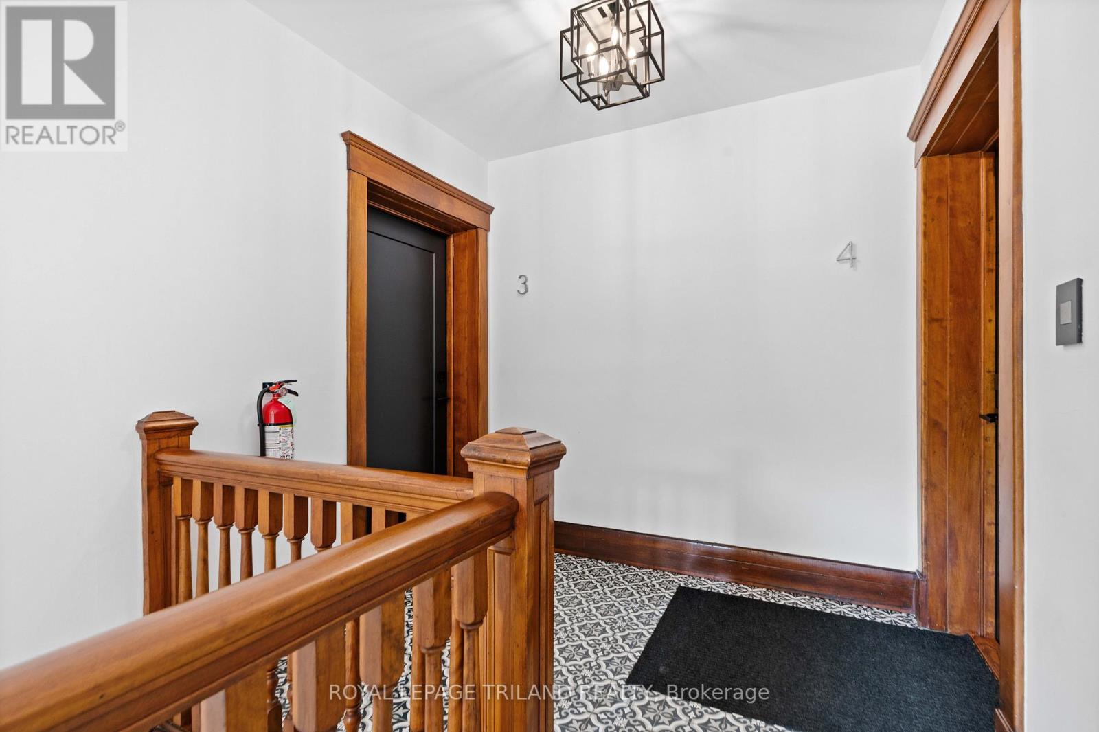 #3 130 WINDSOR CRESCENT - 4