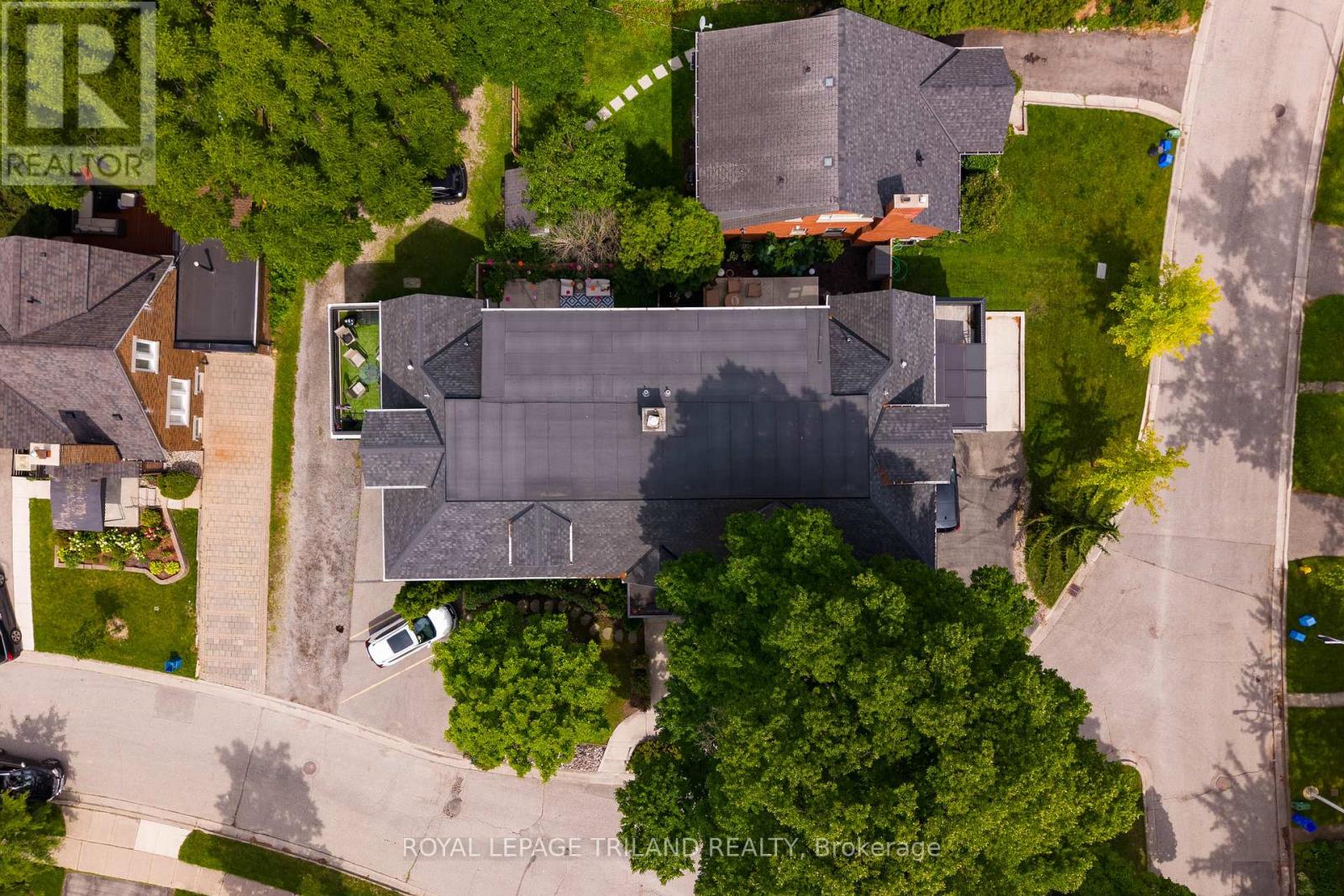 #3 130 WINDSOR CRESCENT - 40