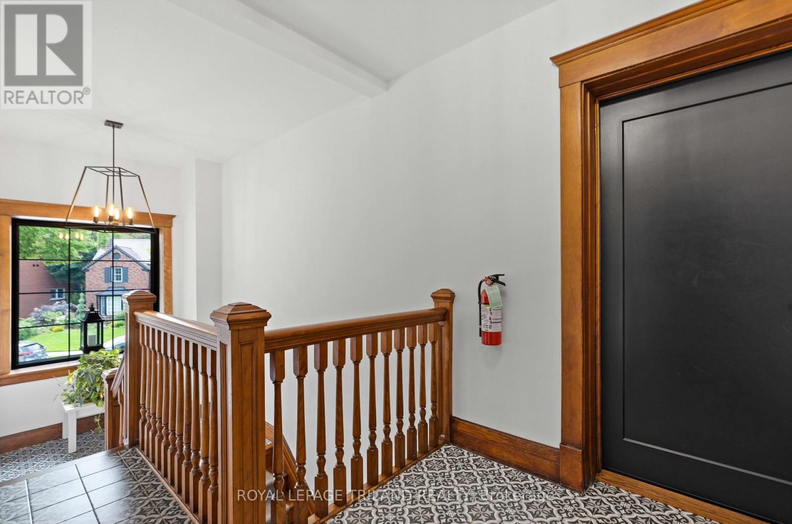 #3 130 WINDSOR CRESCENT - 5