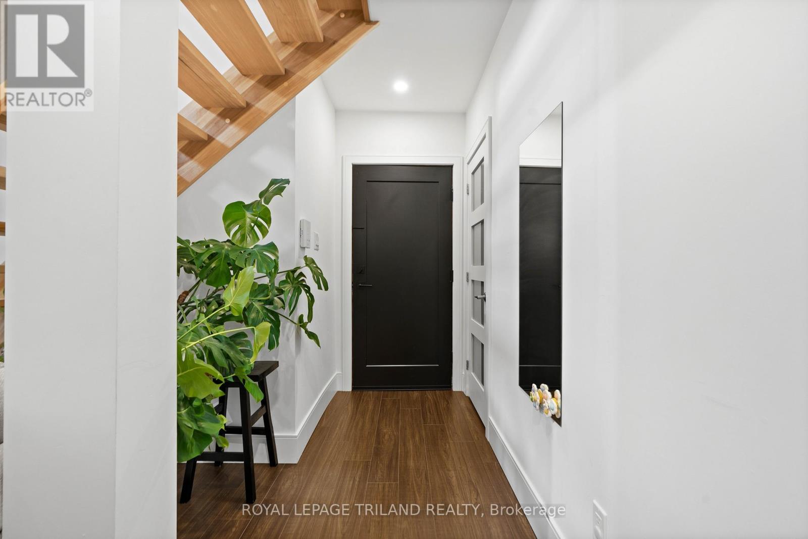 #3 130 WINDSOR CRESCENT - 6