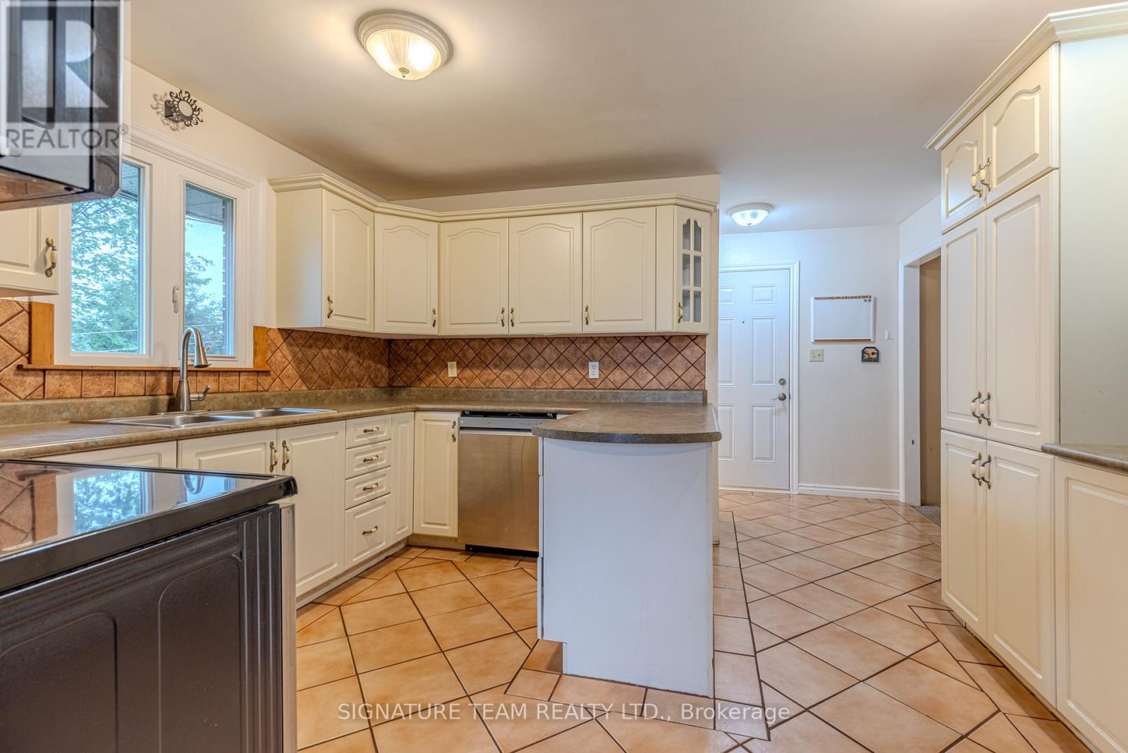 3 Bed, 3 Bath House for Sale in Pembroke – 401 BROADVIEW DRIVE, Pembroke – MLS# X13514654 - Image 31