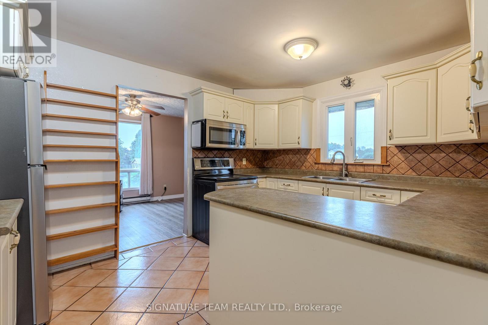 3 Bed, 3 Bath House for Sale in Pembroke – 401 BROADVIEW DRIVE, Pembroke – MLS# X13514654 - Image 32
