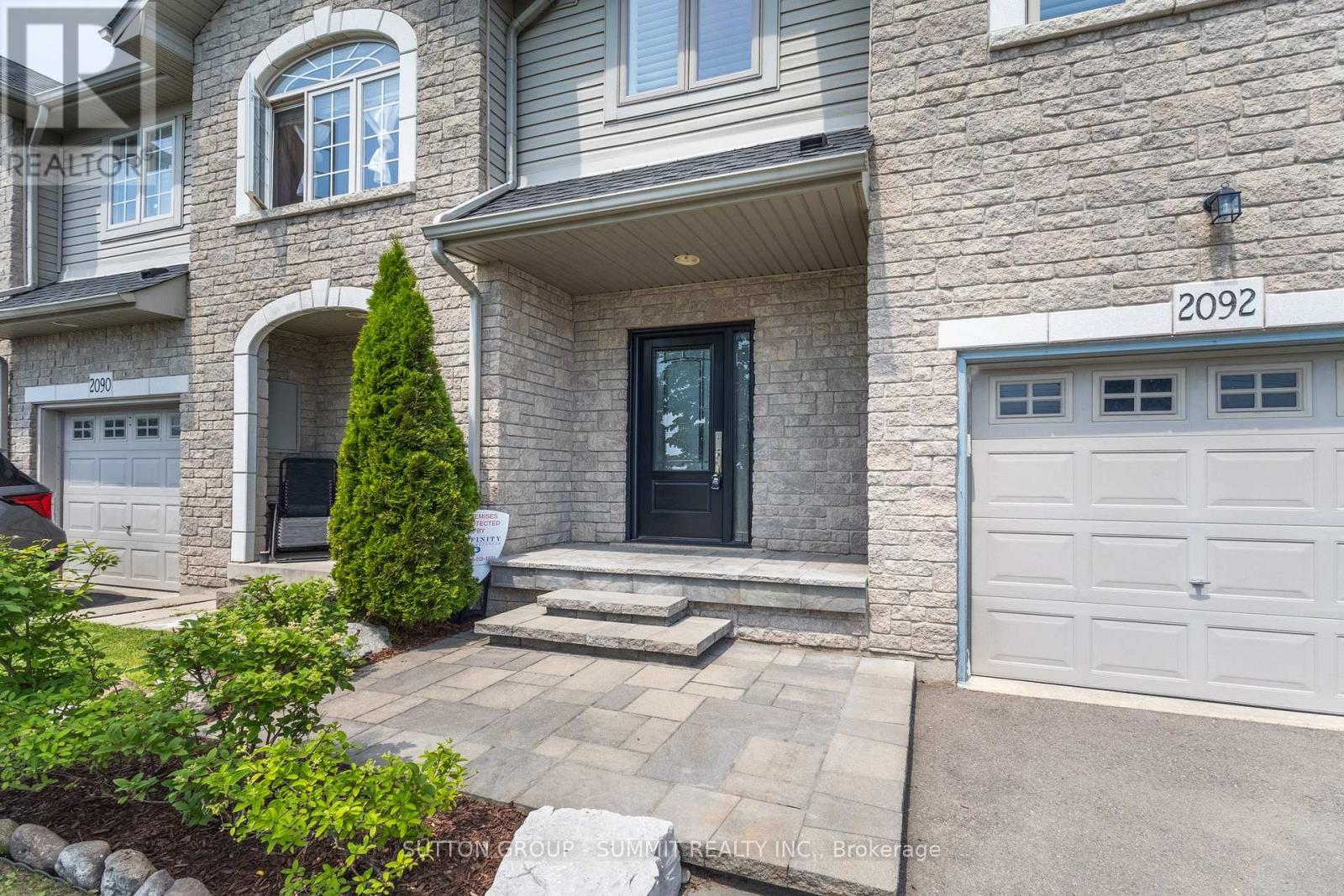 2092 ENGLISH CRESCENT - 2