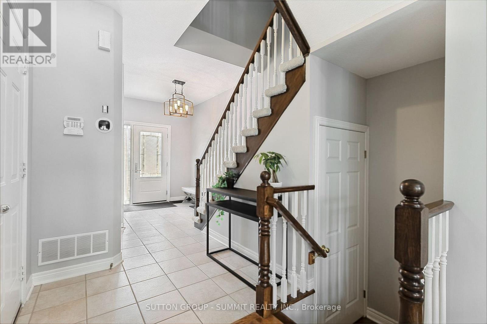 2092 ENGLISH CRESCENT - 4