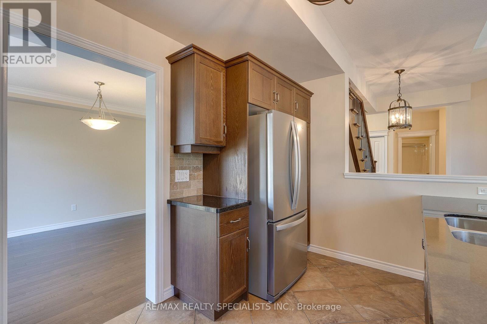#2 3 REDDINGTON DRIVE - 17