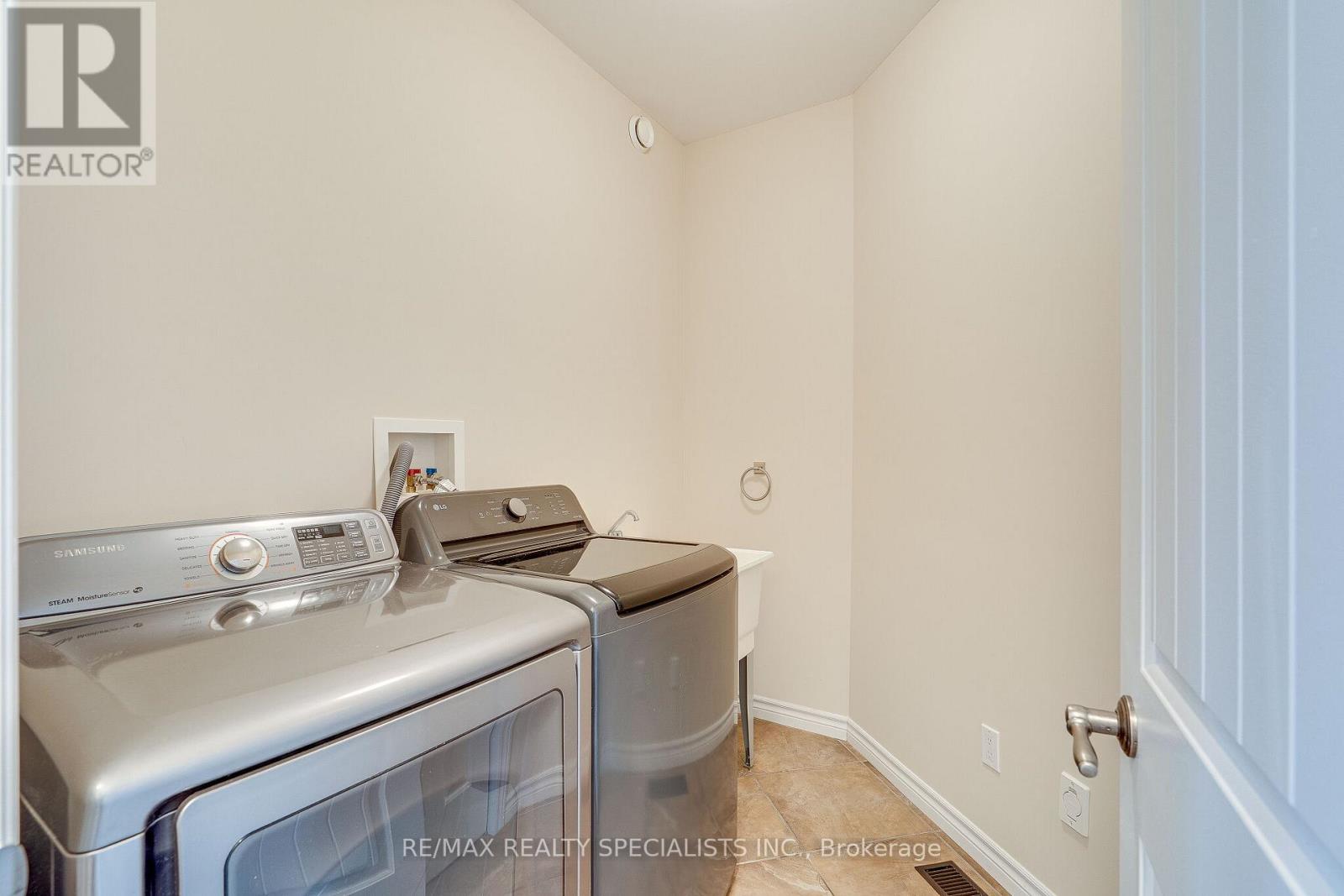 #2 3 REDDINGTON DRIVE - 29