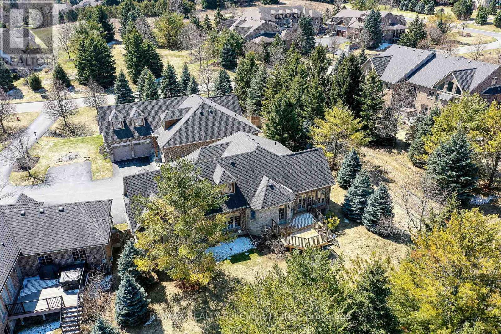 #2 3 REDDINGTON DRIVE - 42