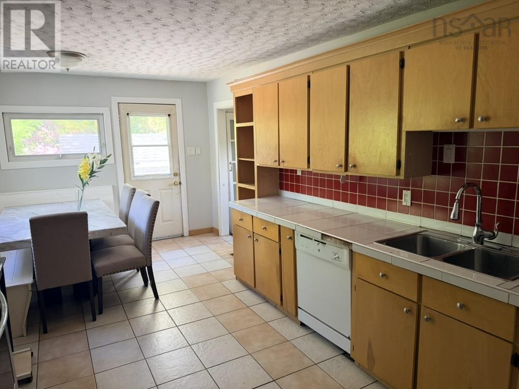 1697 St. Margaret's Bay Road - 26