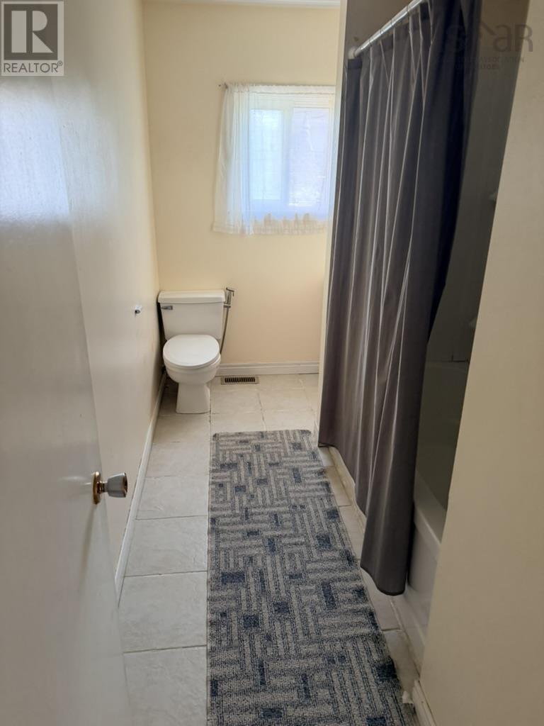 1697 St. Margaret's Bay Road - 28