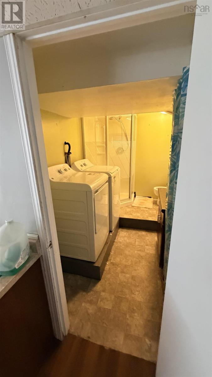 1697 St. Margaret's Bay Road - 33