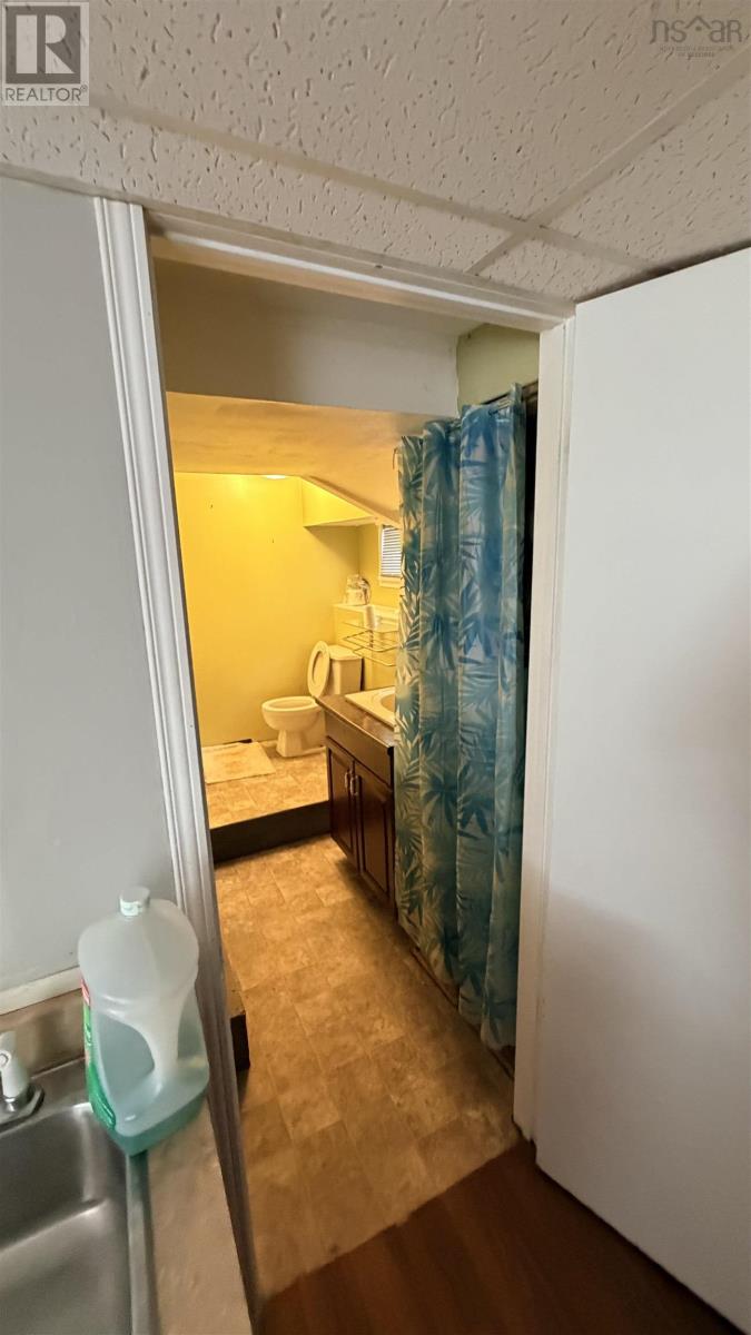 1697 St. Margaret's Bay Road - 38