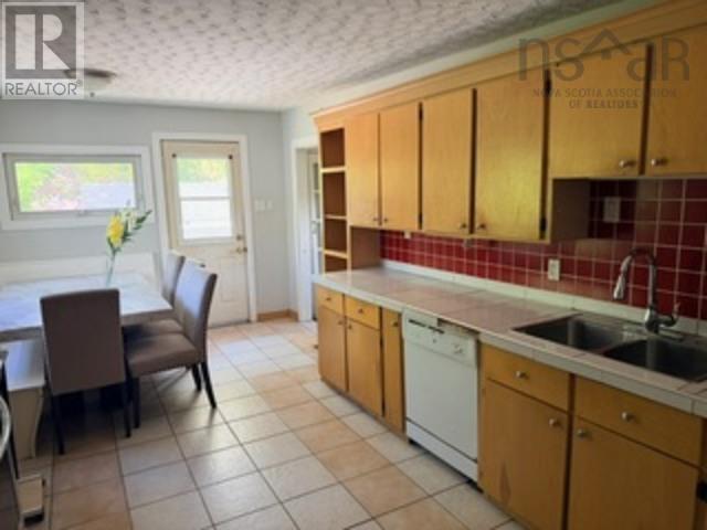 1697 St. Margaret's Bay Road - 8