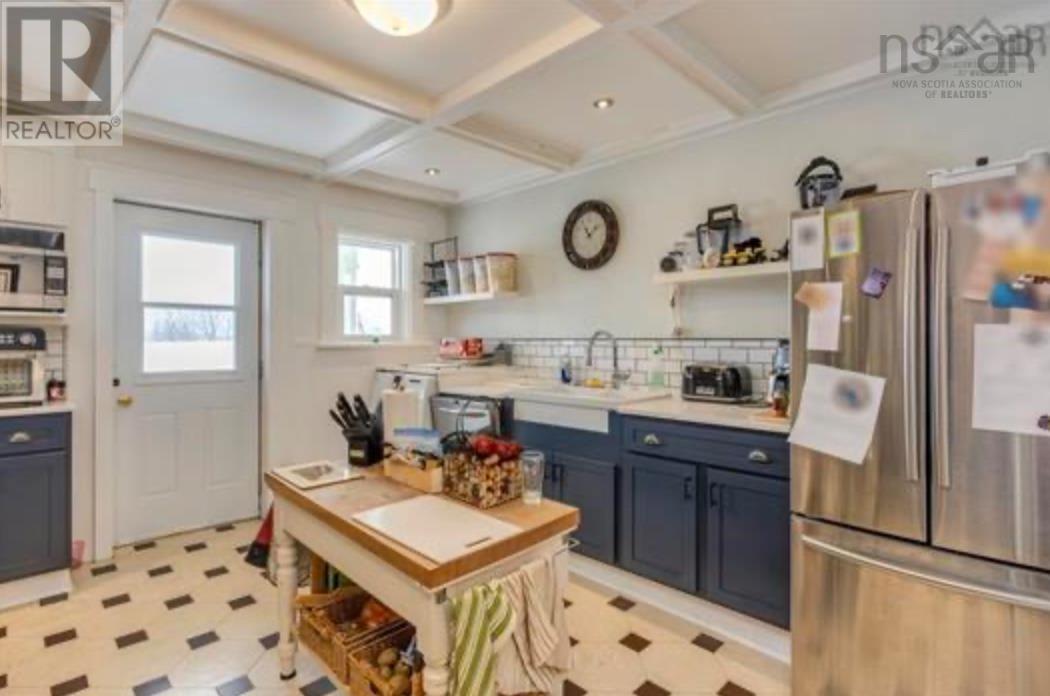 10352 1 Highway - 16