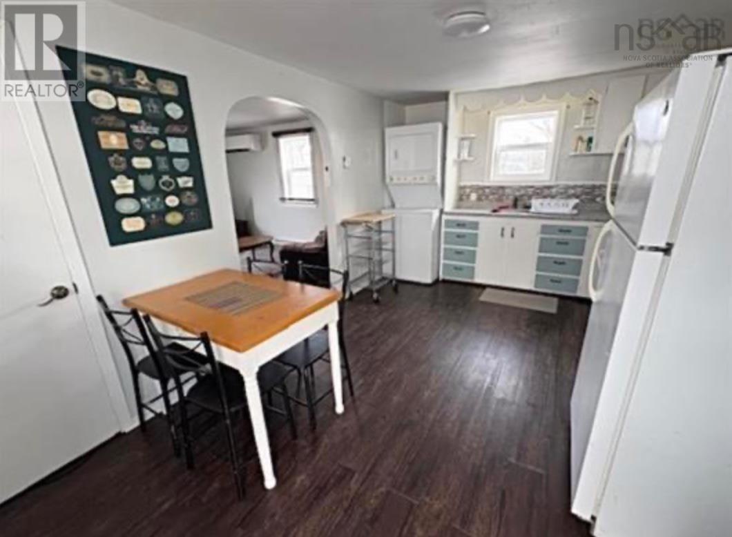 10352 1 Highway - 42