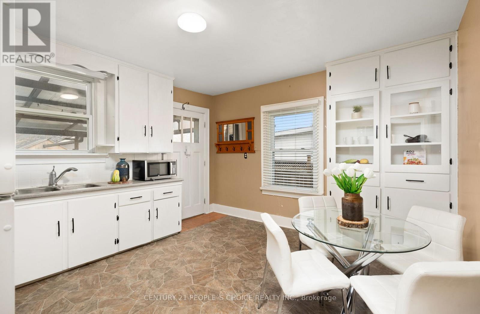 22 PARKER STREET - 21
