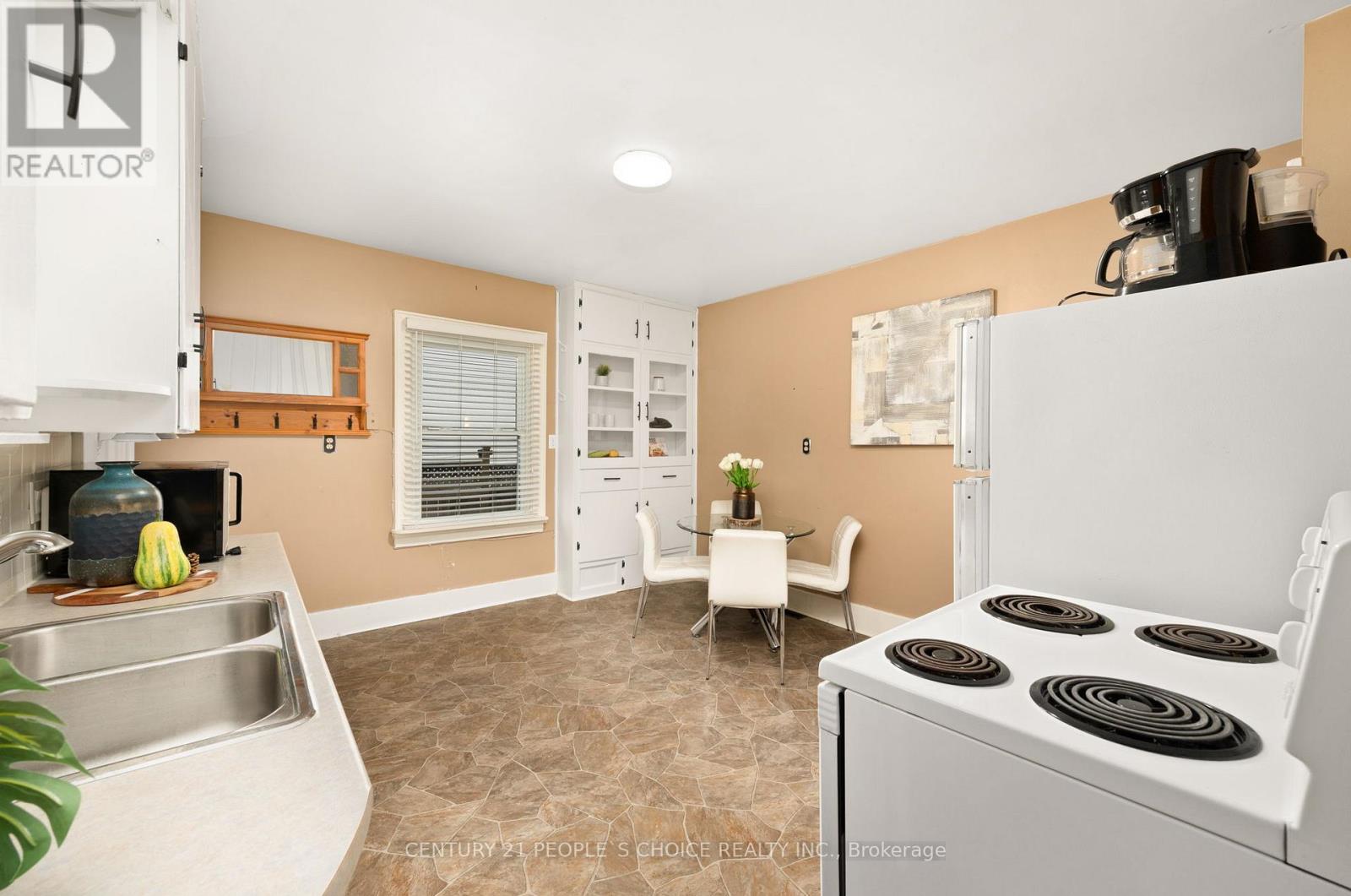 22 PARKER STREET - 22