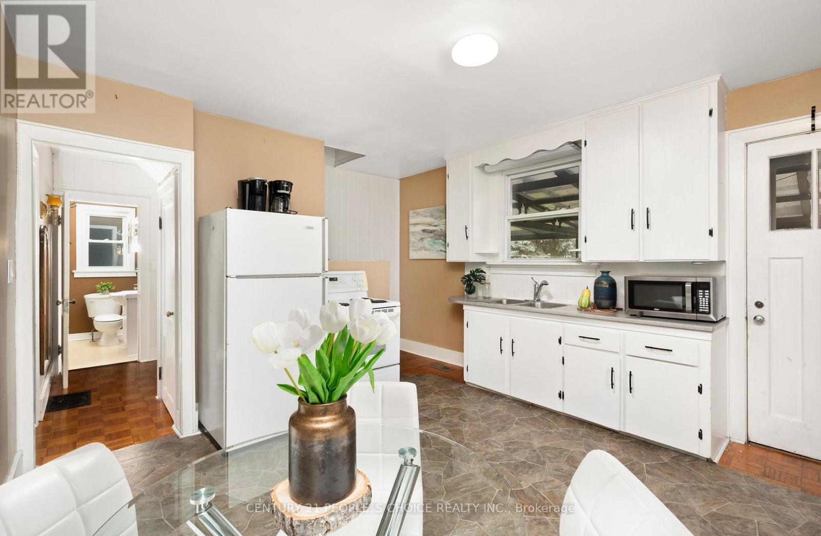 22 PARKER STREET - 26