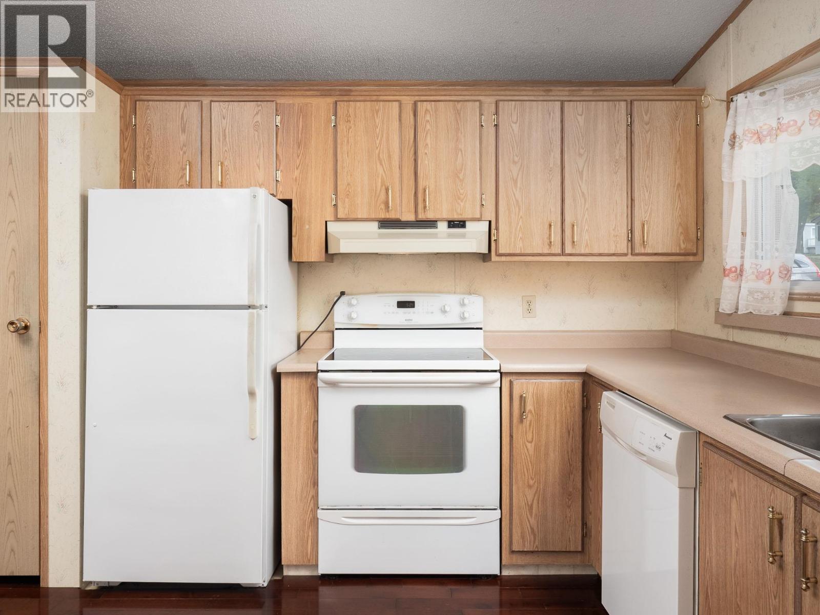 Photo 8 of 30 — 125 1000 INVERNESS ROAD · Prince George, BC