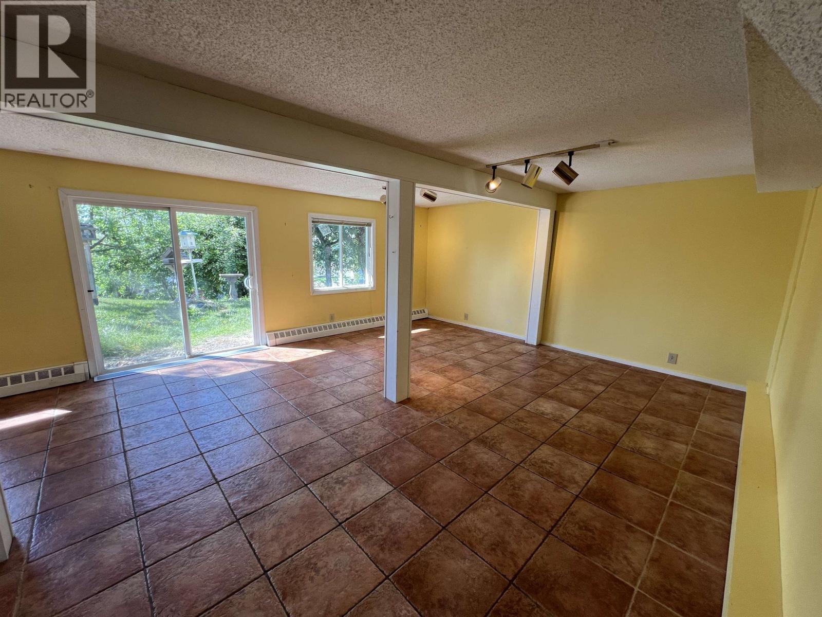 5403 LIARD STREET - 31