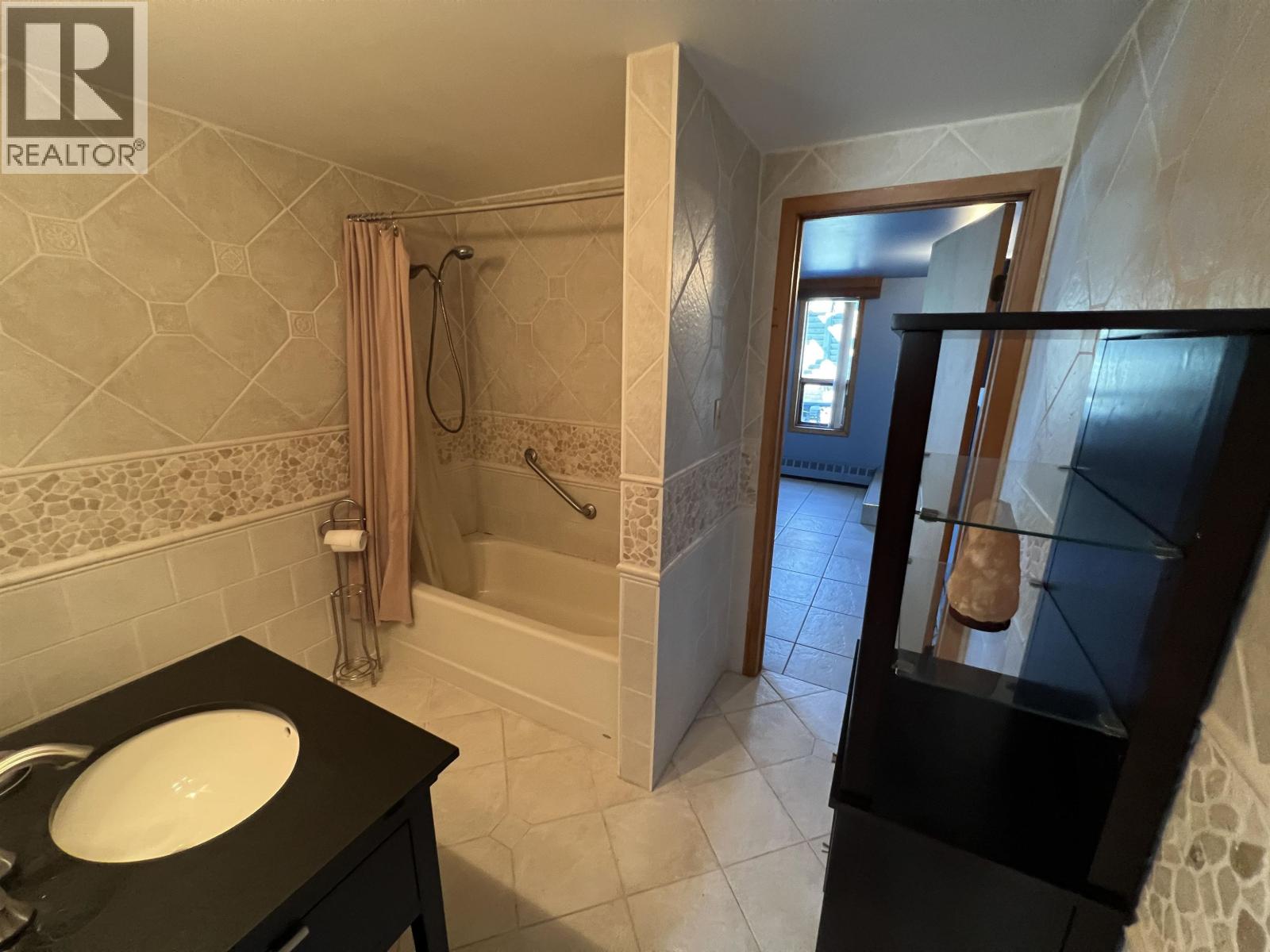 5403 LIARD STREET - 27