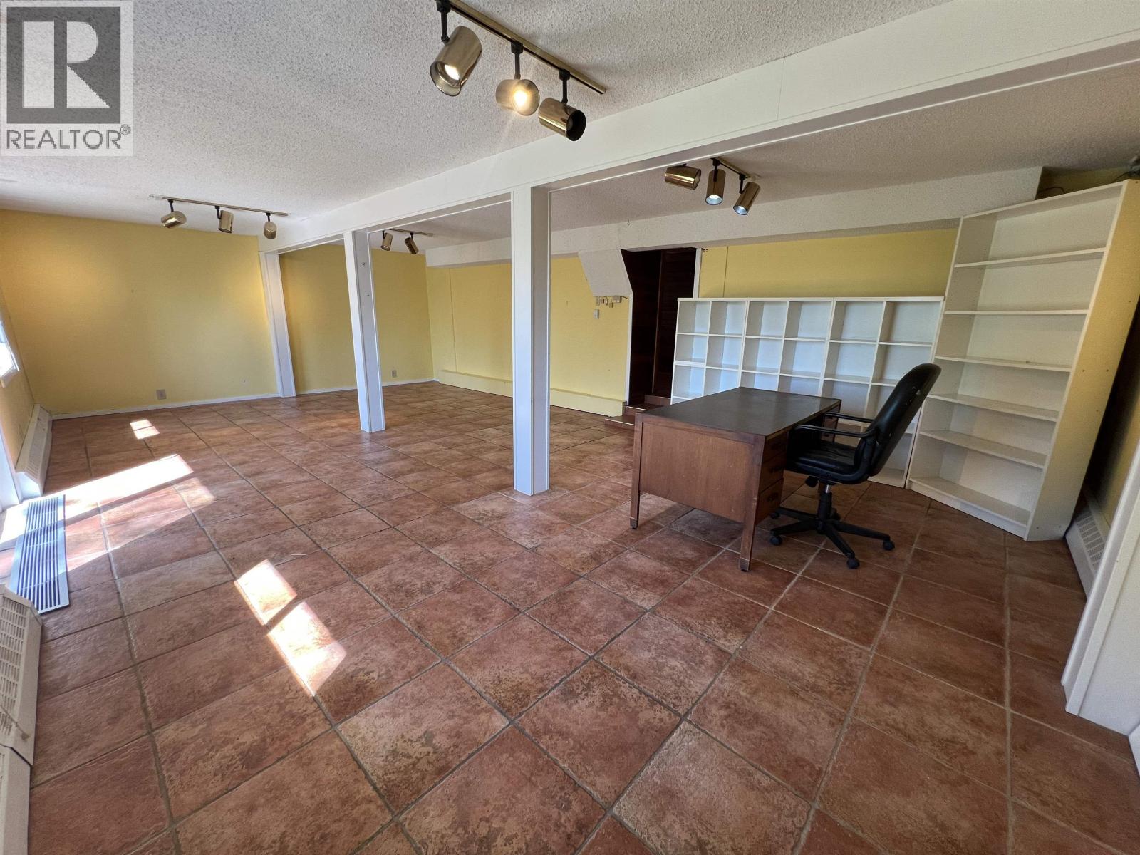 5403 LIARD STREET - 32