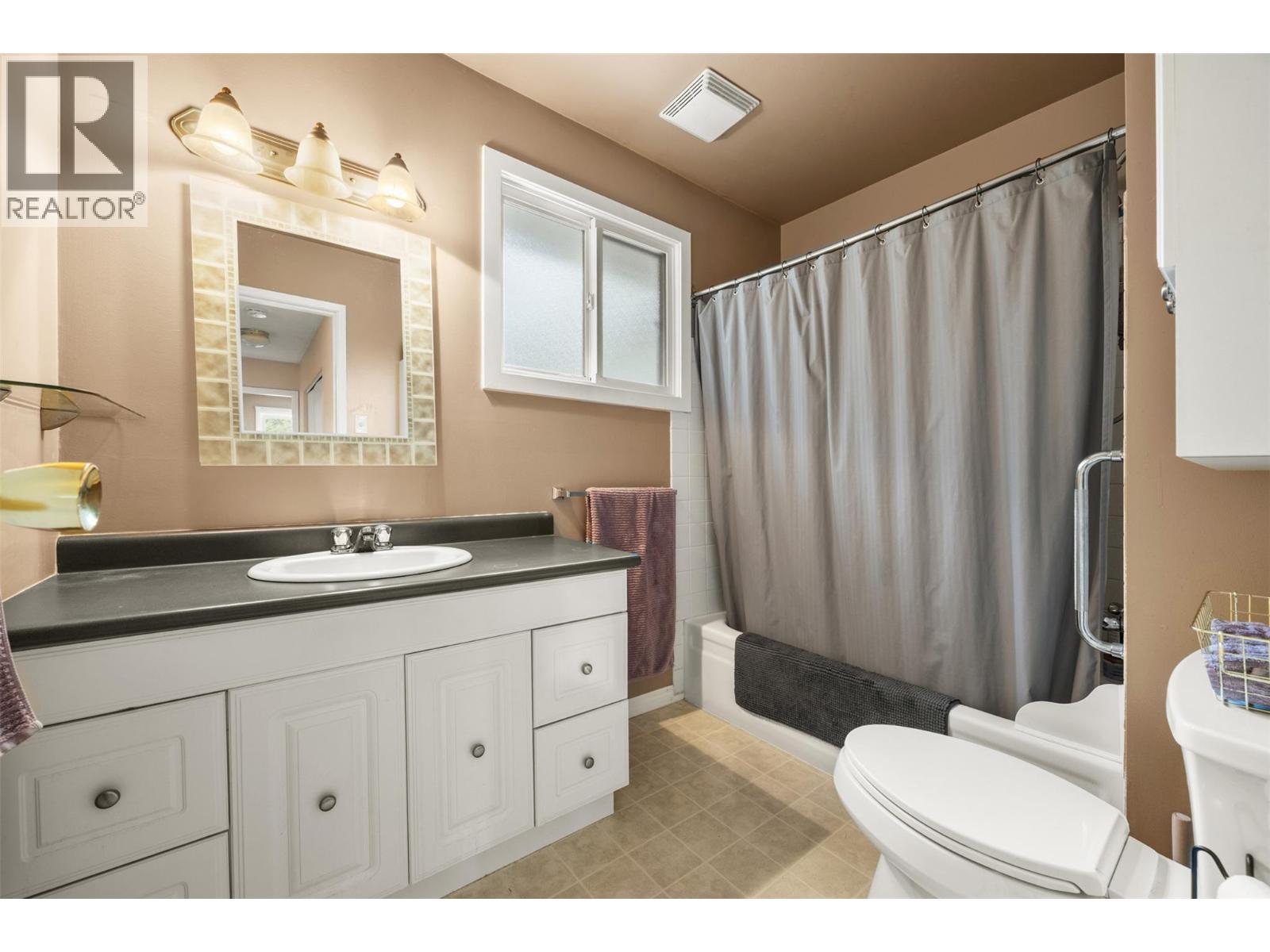 #8 1153 Bernard Avenue - 26