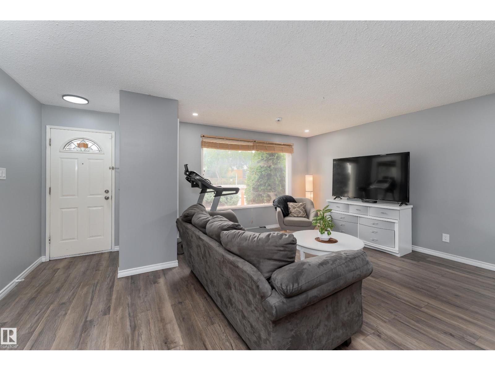9012 MEADOWLARK RD NW - photo 3
