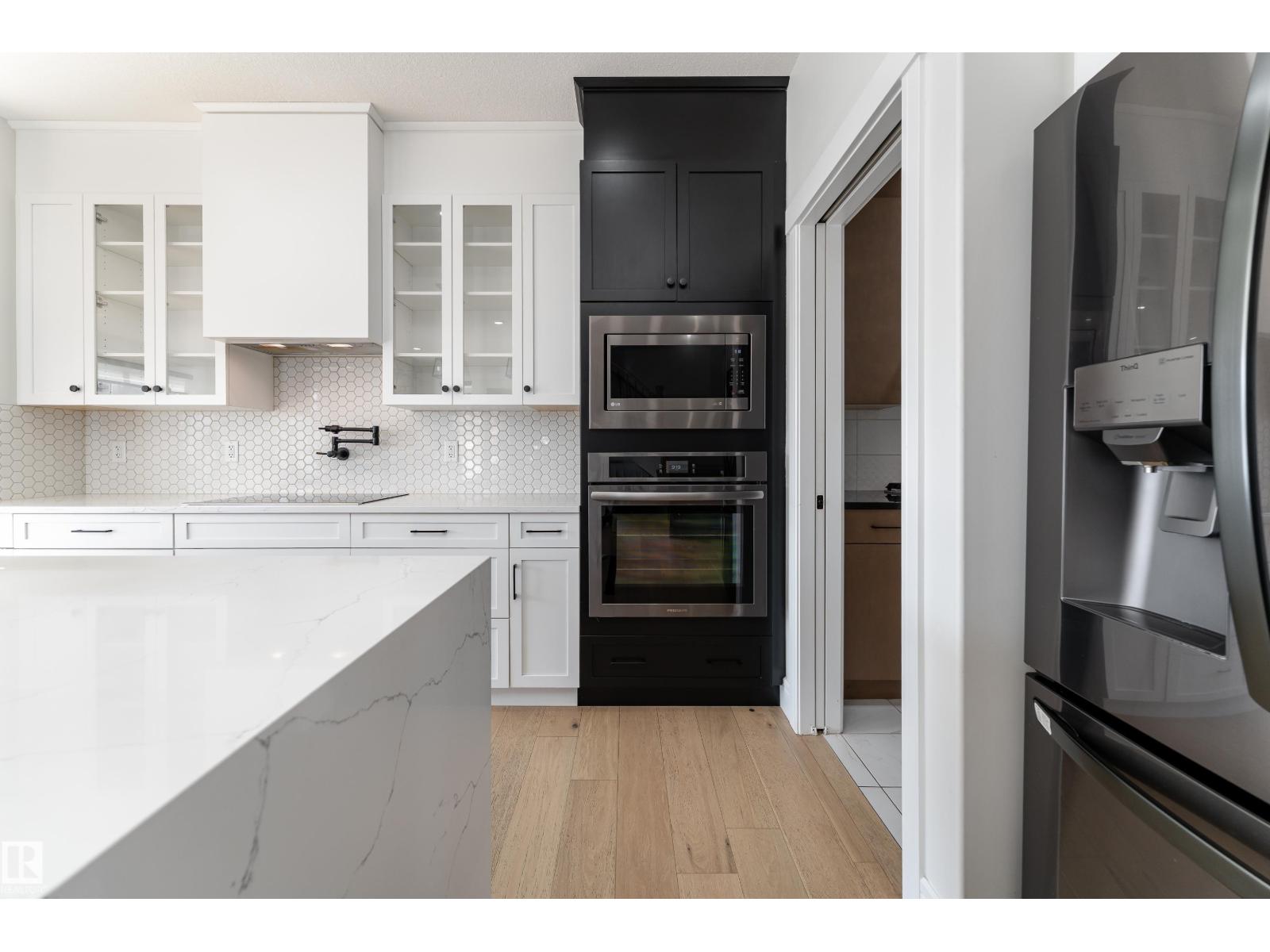 9383 226 ST NW - 13