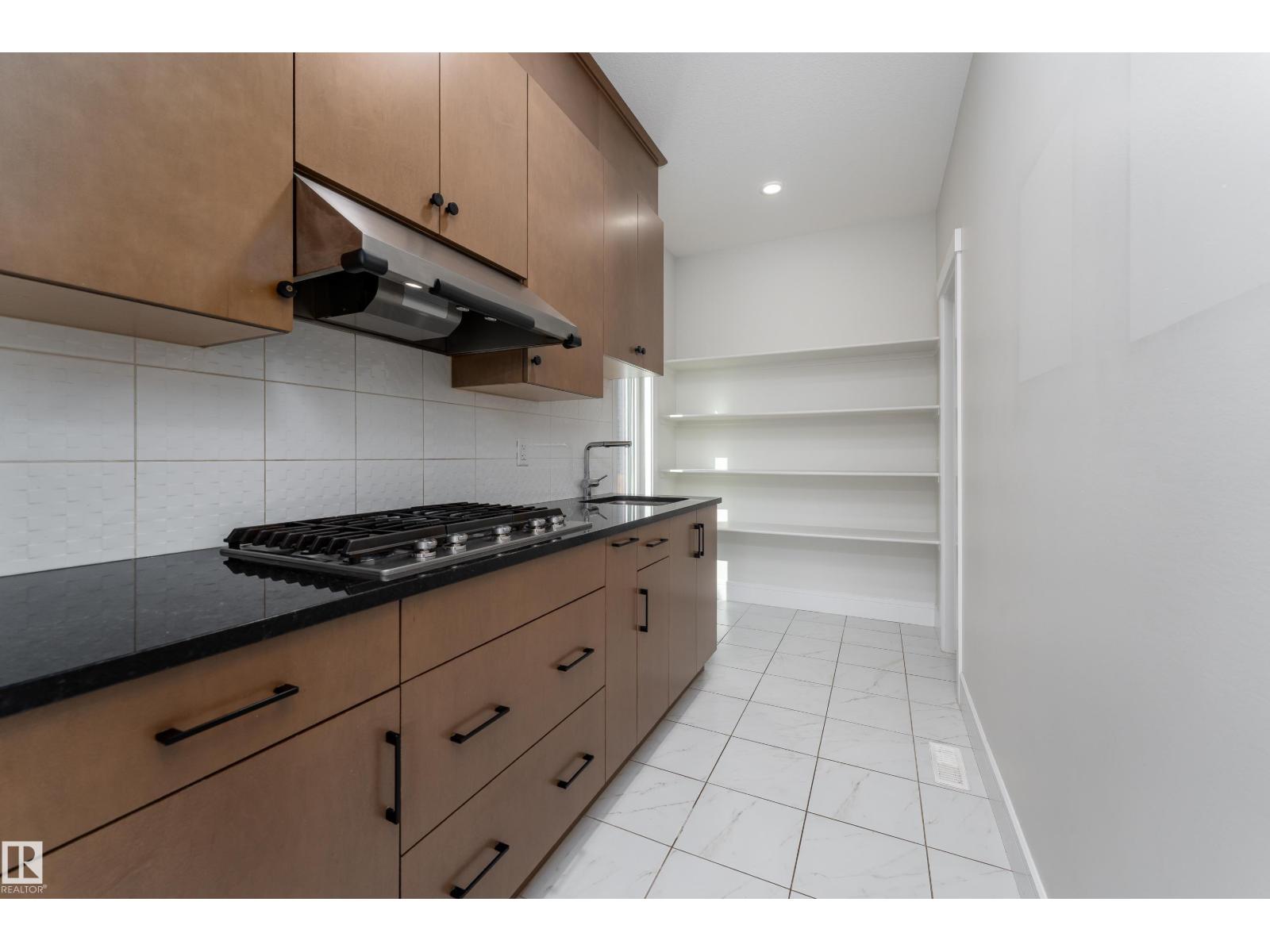 9383 226 ST NW - 17