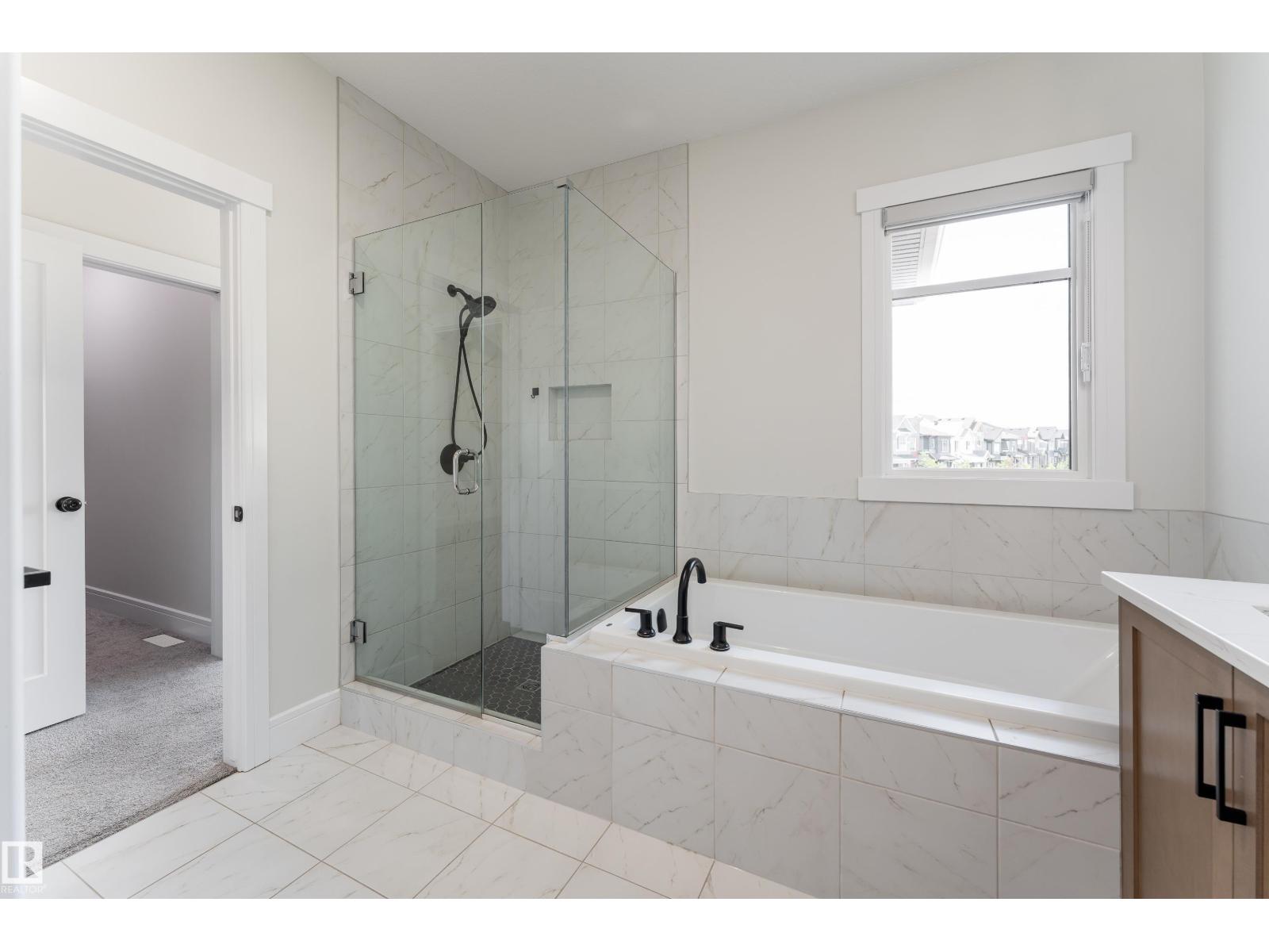 9383 226 ST NW - 39