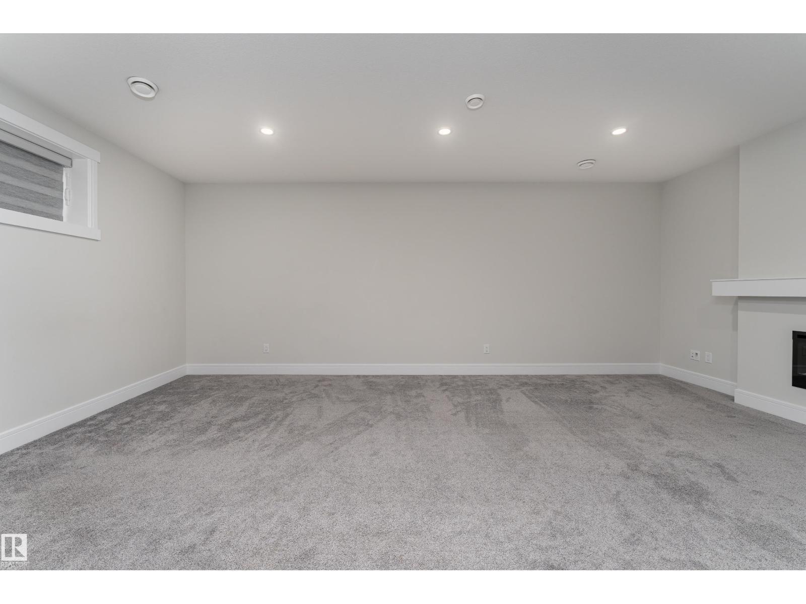 9383 226 ST NW - 49