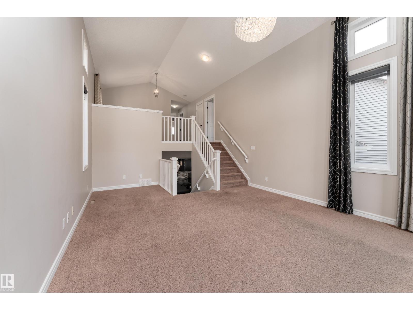7916 18 AV SW - 23