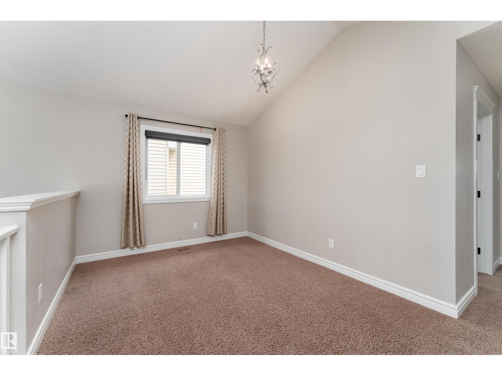 7916 18 AV SW - 26