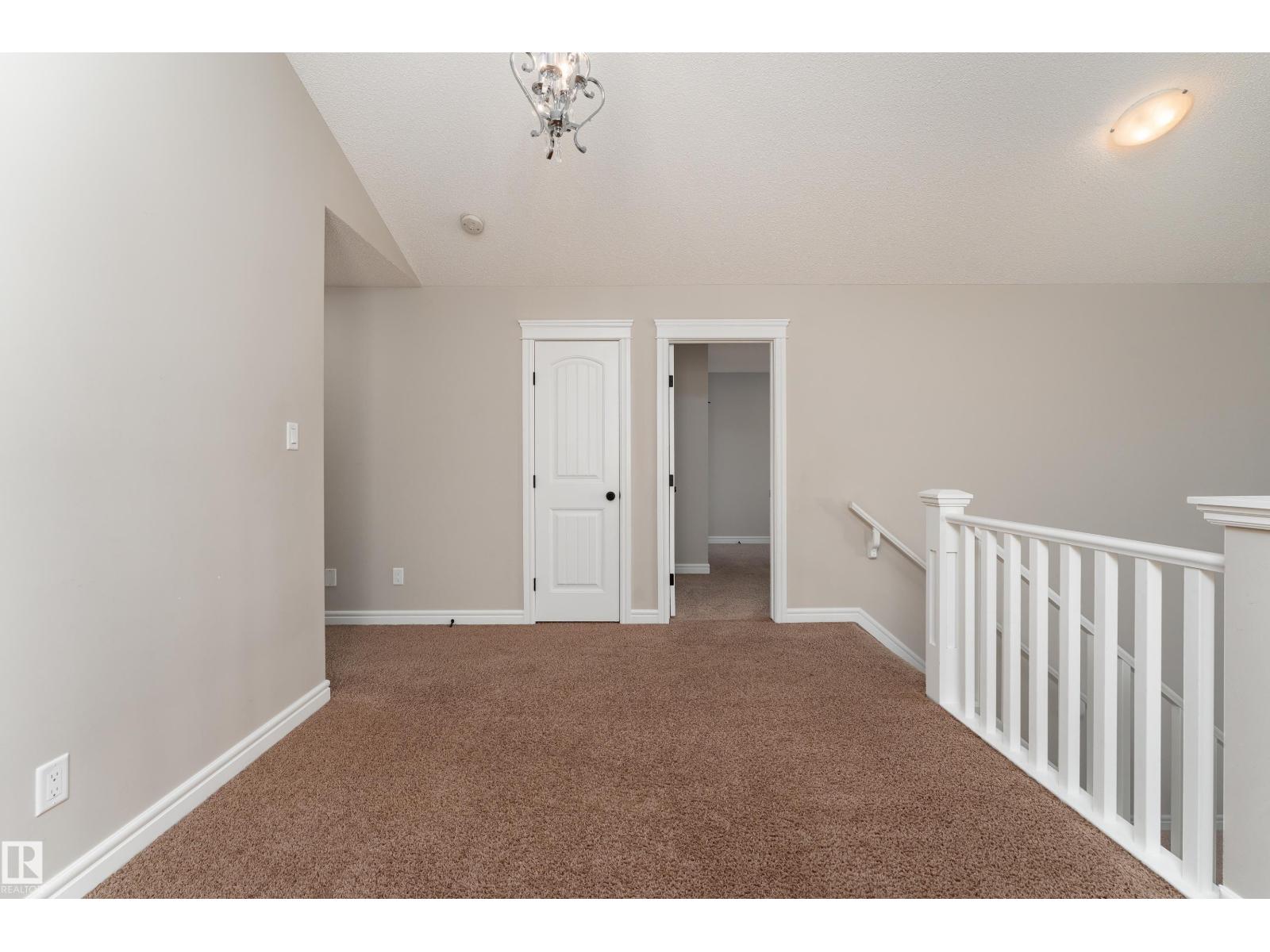 7916 18 AV SW - 27