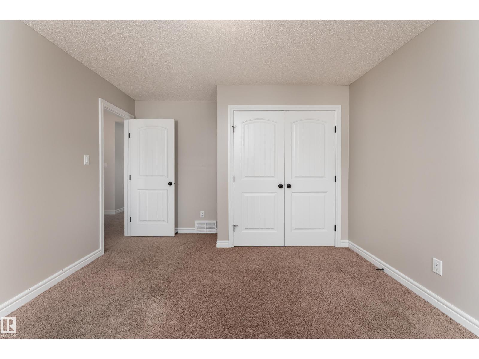 7916 18 AV SW - 39