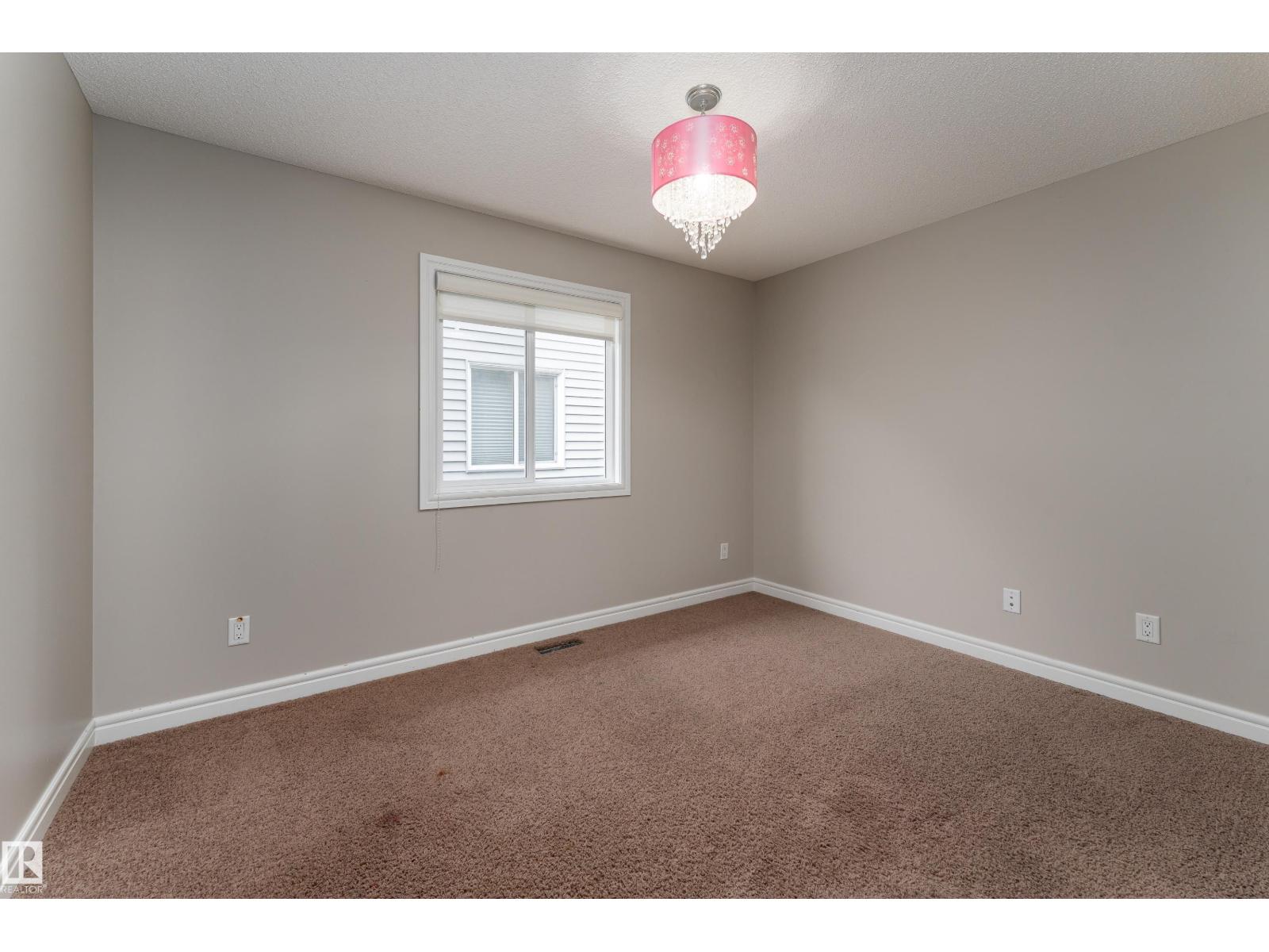 7916 18 AV SW - 40