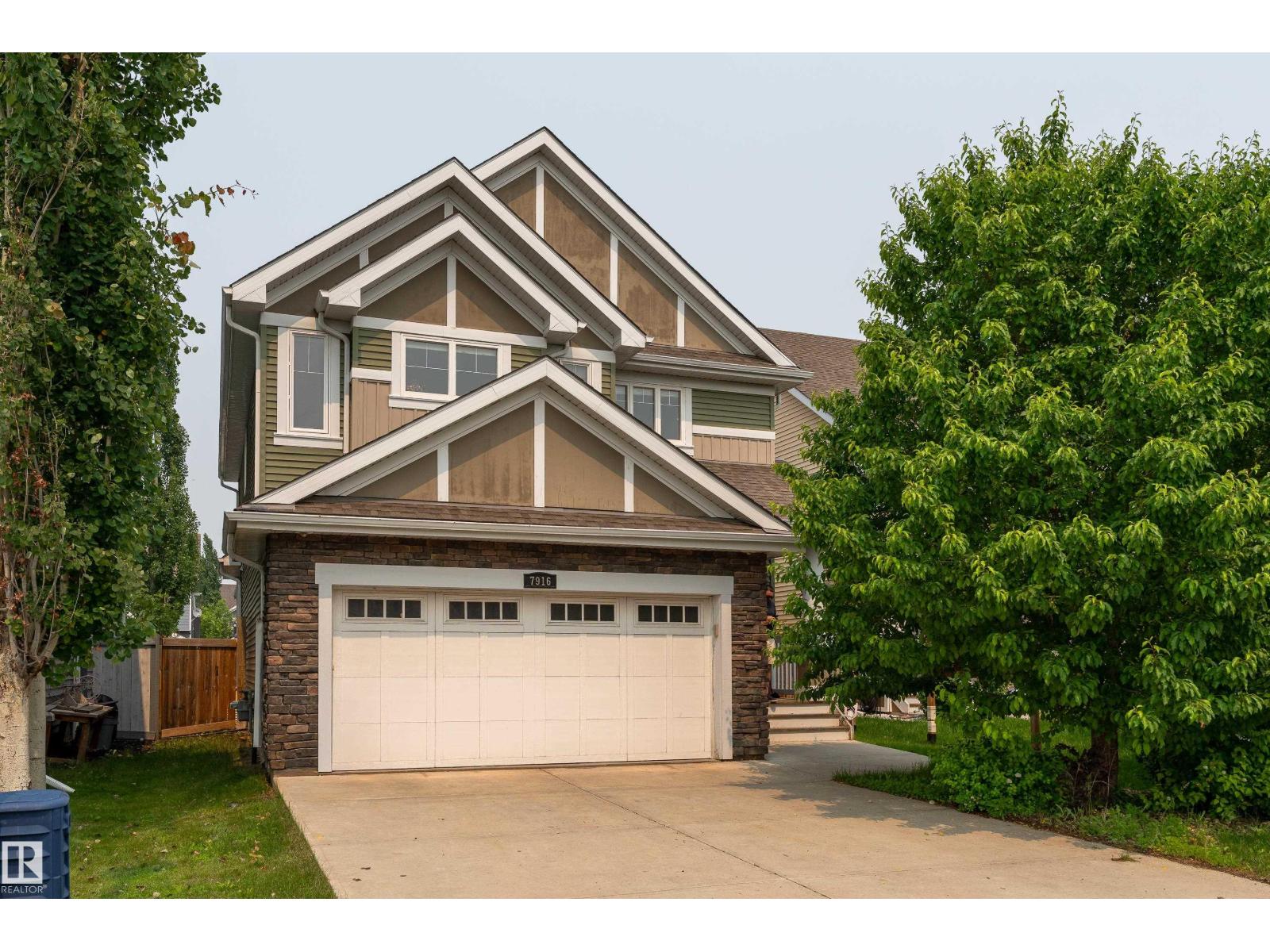 7916 18 AV SW - 63