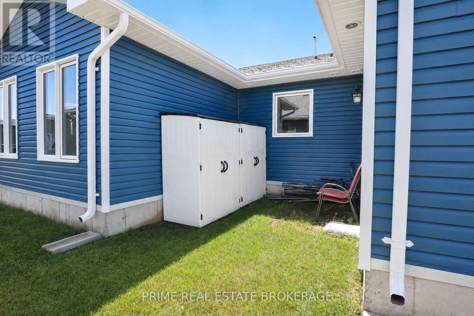 181 LAKE BREEZE DRIVE - 6