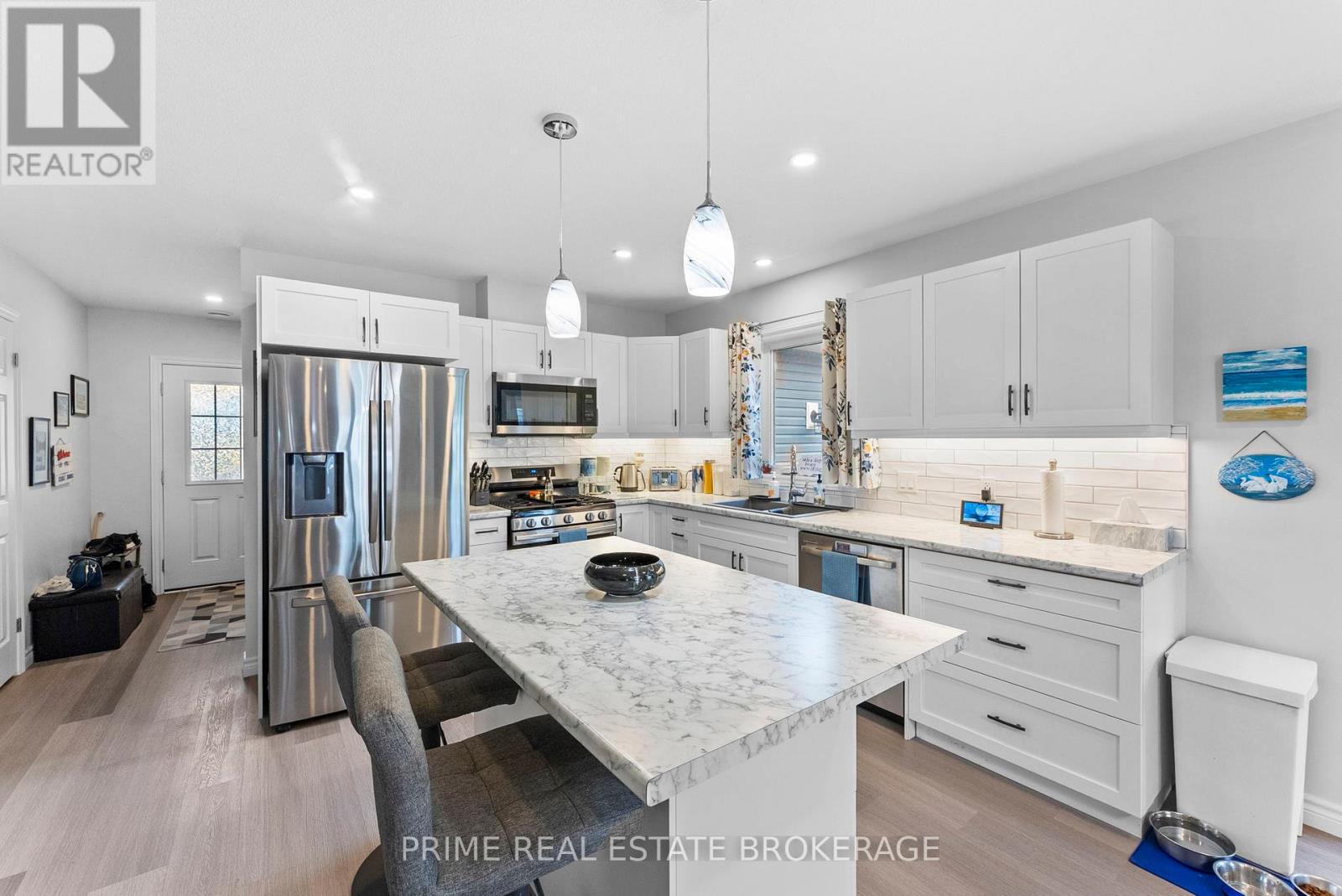 181 LAKE BREEZE DRIVE - 8