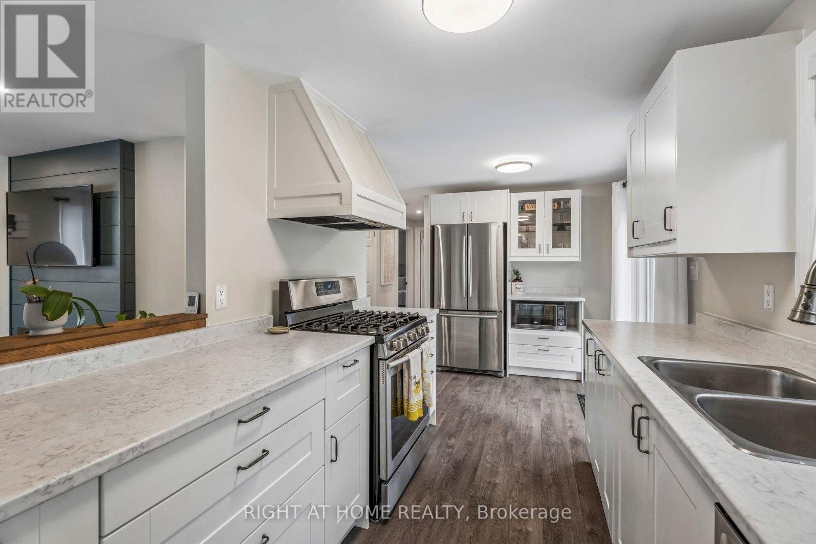 158 ZOO PARK ROAD - 18