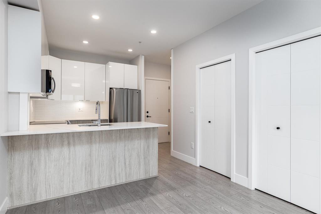 10X 5486 199A STREET, Langley — photo 3