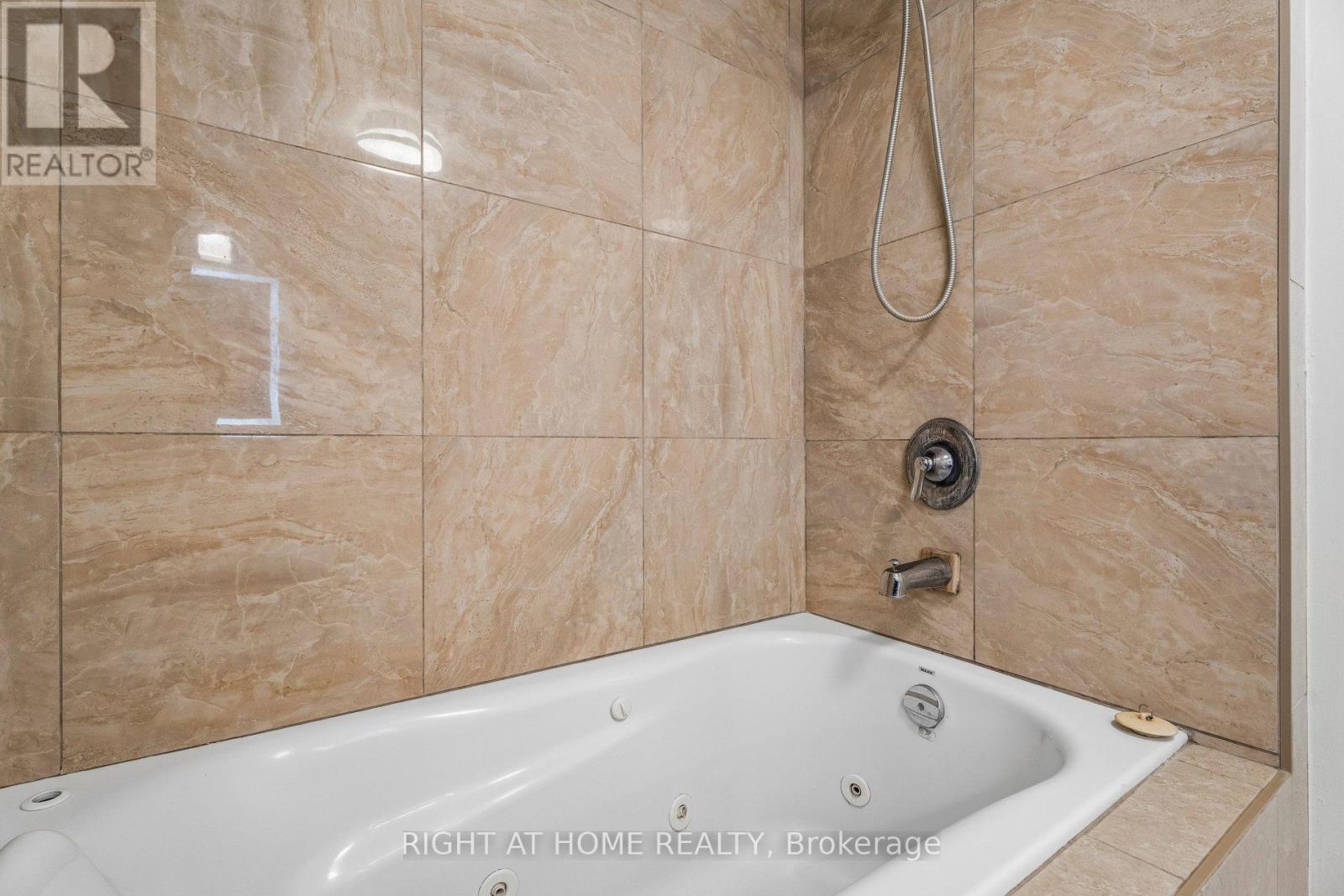 158 ZOO PARK ROAD - 37