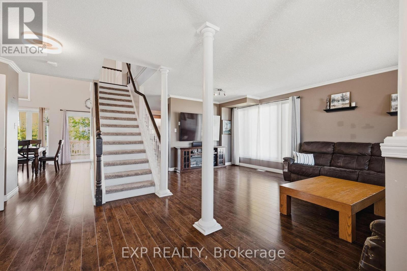 91 ANDREWS DRIVE - 4