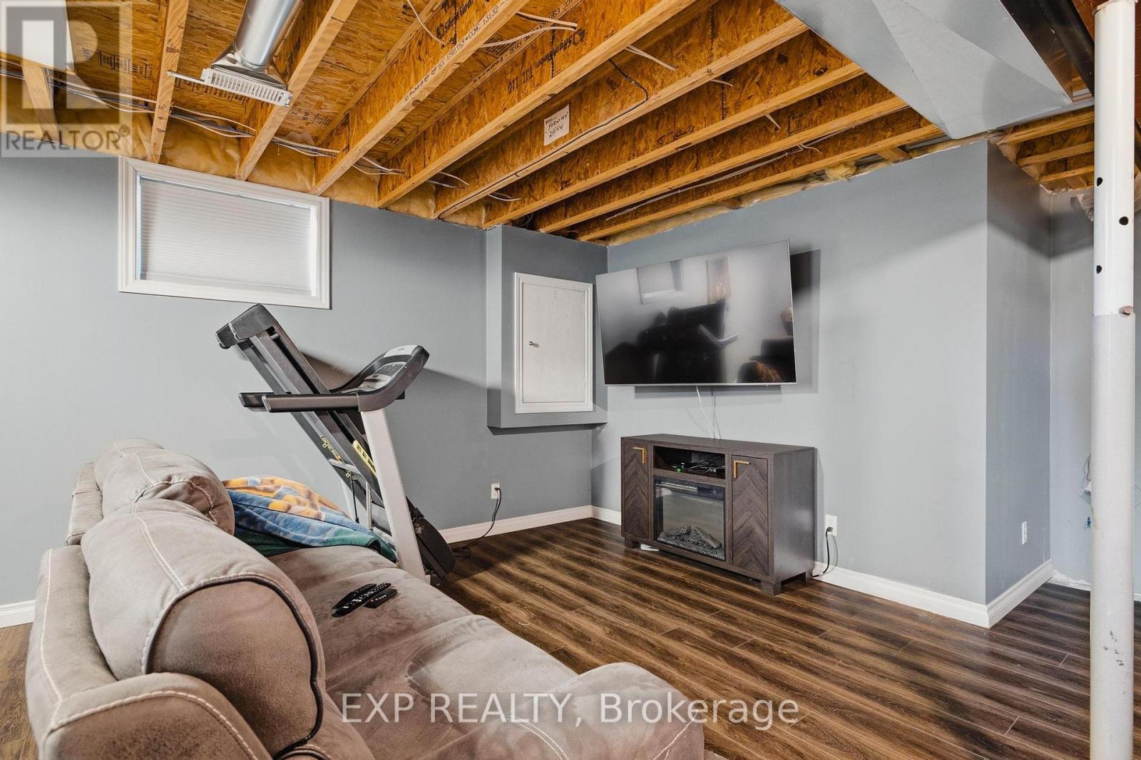 91 ANDREWS DRIVE - 24
