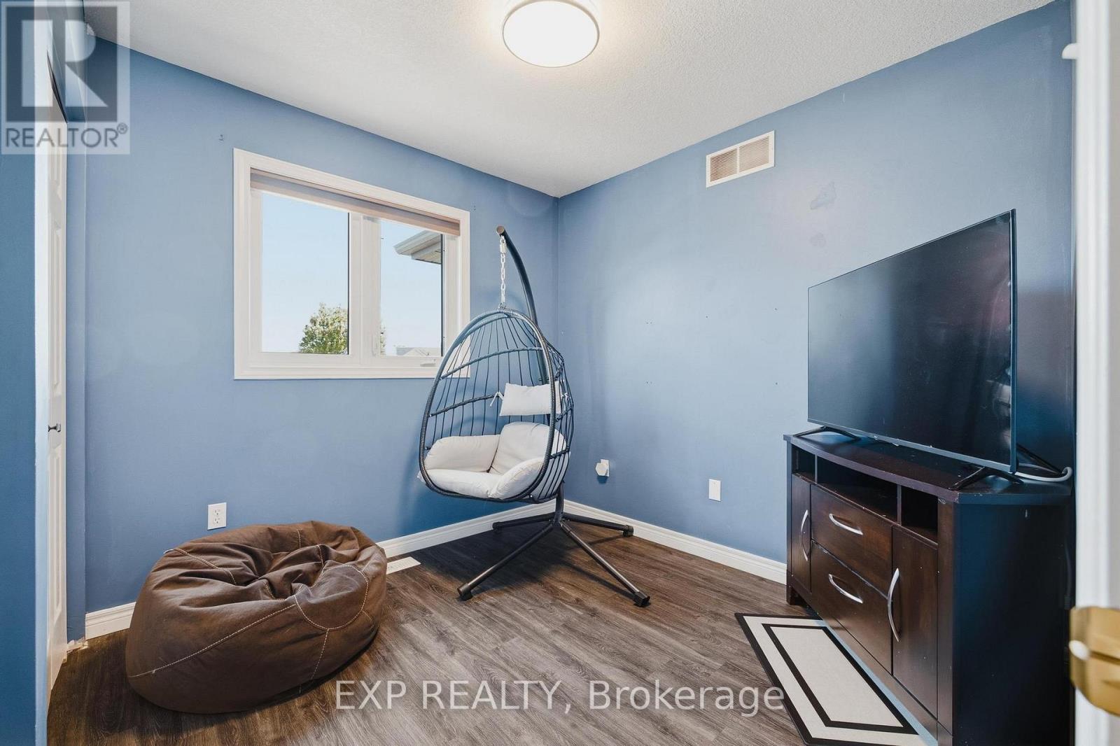 91 ANDREWS DRIVE - 21